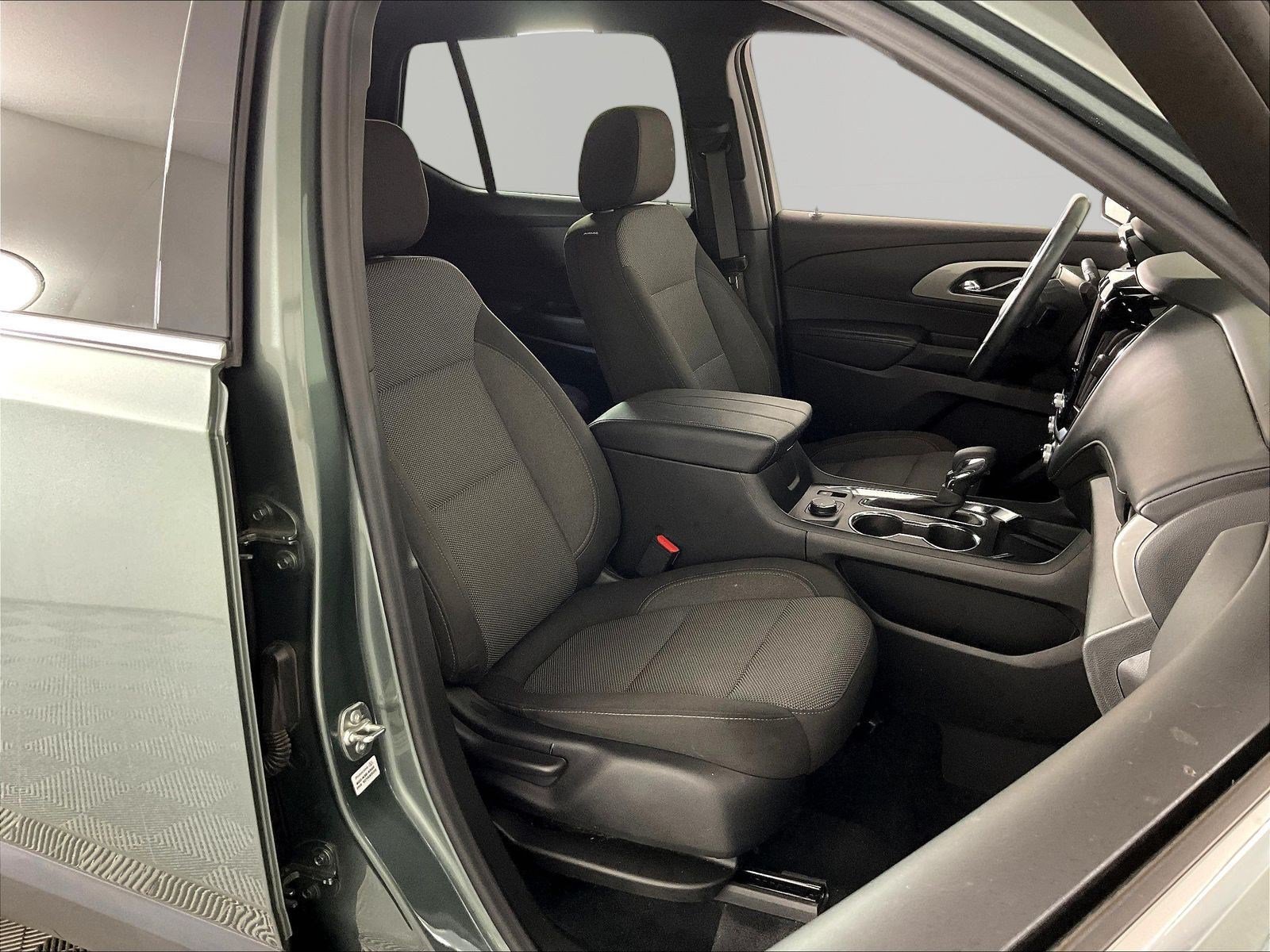Used 2023 Chevrolet Traverse LT FWD image 29