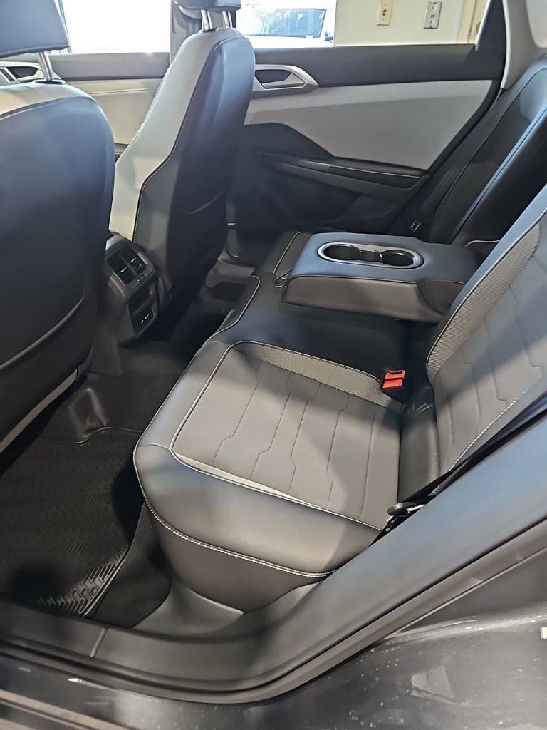 New 2026 Volkswagen Taos SE AWD/4WD image 21