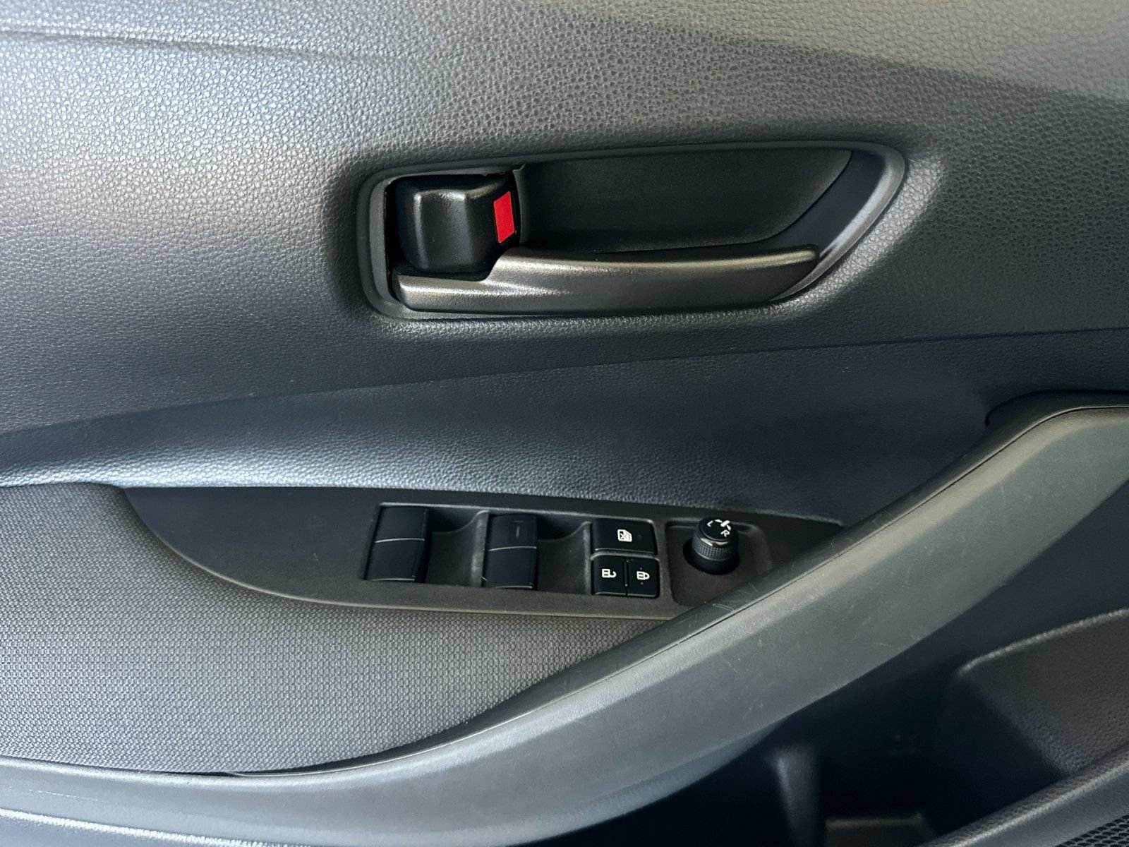Used 2025 Toyota Corolla LE FWD image 10