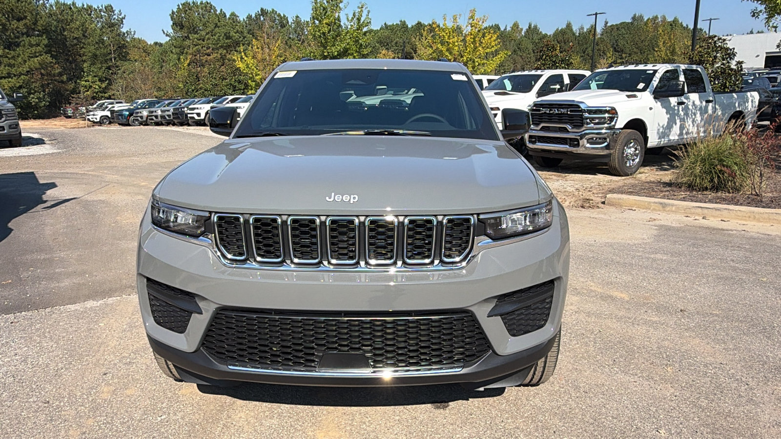 New 2027 Jeep Grand Cherokee Laredo X AWD/4WD image 3