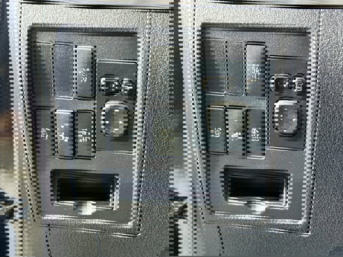 Used 2017 Toyota Land Cruiser image 11