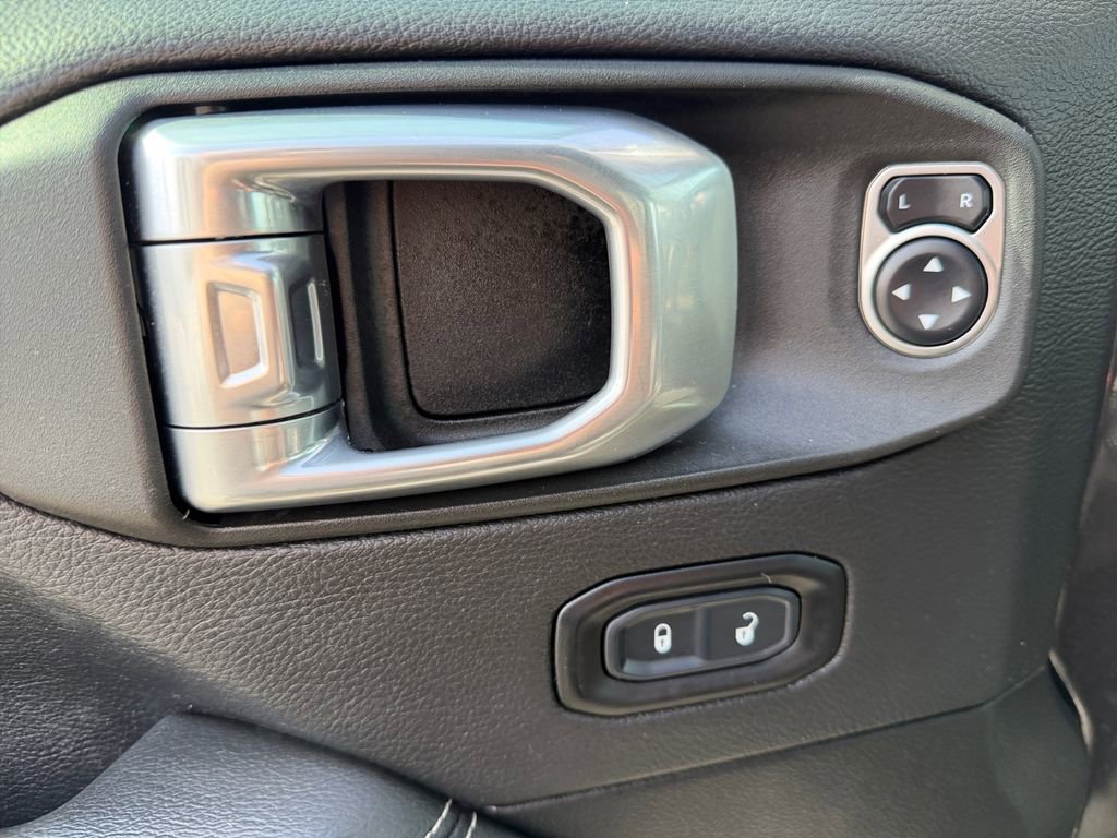 Used 2021 Jeep Wrangler Unlimited Sahara image 35