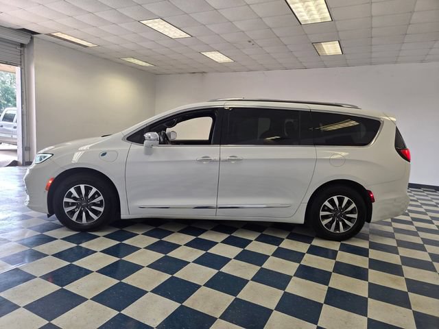 Used 2021 Chrysler Pacifica Limited w/ Uconnect Theater Family Group FWD image 4