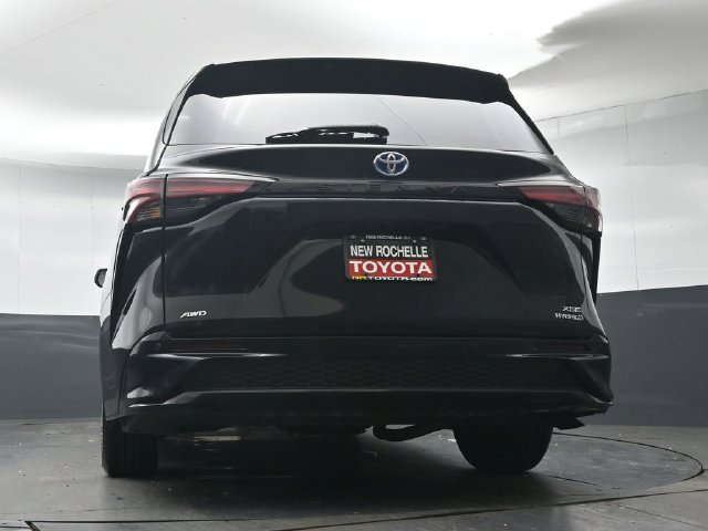 Used 2023 Toyota Sienna XSE w/ XSE Plus Package AWD/4WD image 32