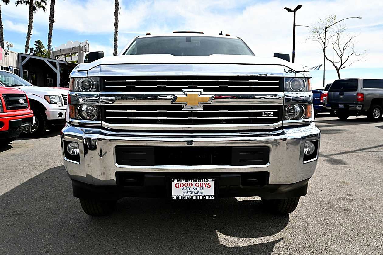 Used 2015 Chevrolet Silverado 3500 LTZ image 2