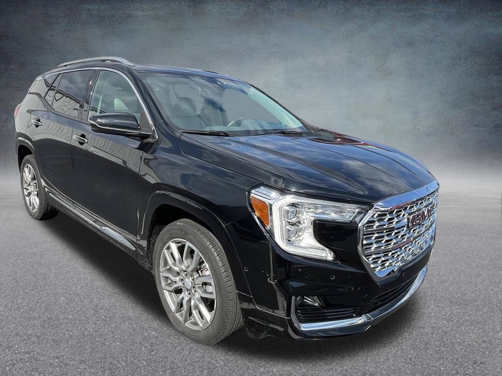Used 2023 GMC Terrain Denali w/ Denali Premium Package AWD/4WD image 3