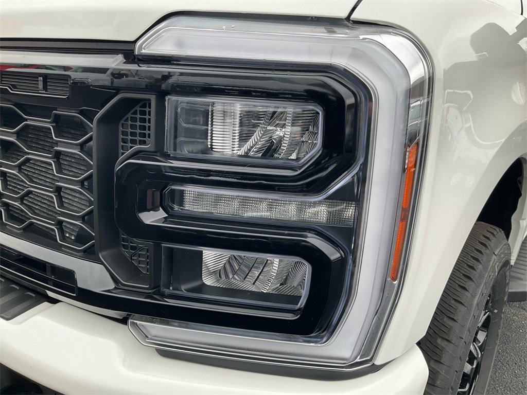 New 2026 Ford F250 Lariat w/ Black Appearance Package image 8