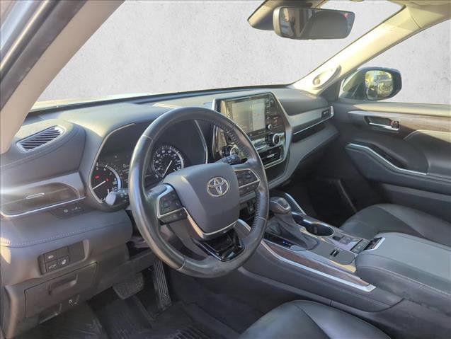 Used 2021 Toyota Highlander Limited image 13