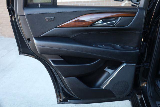 Used 2015 Cadillac Escalade Luxury AWD/4WD image 16
