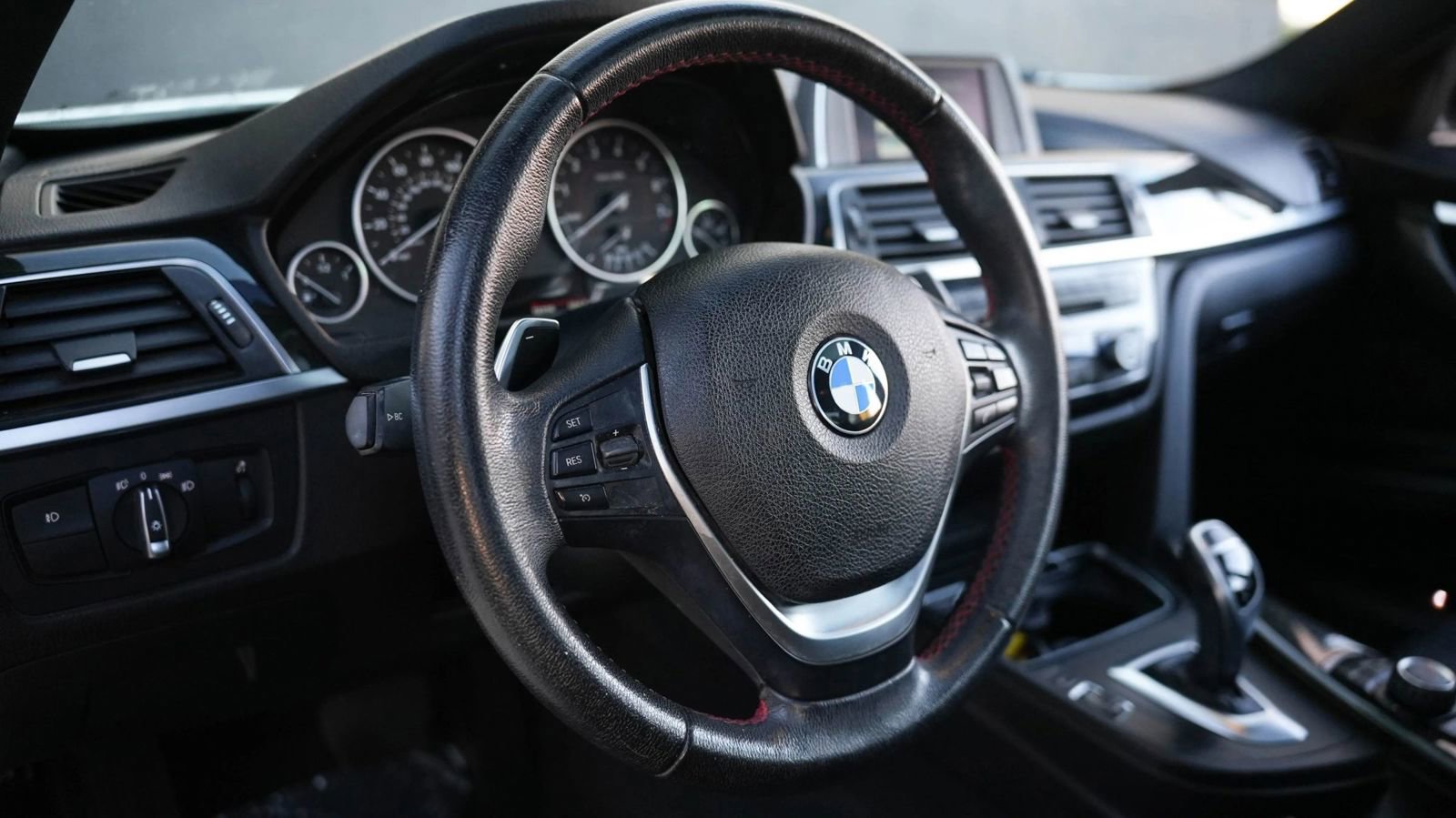 Used 2018 BMW 330i xDrive Sedan w/ Convenience Package image 24