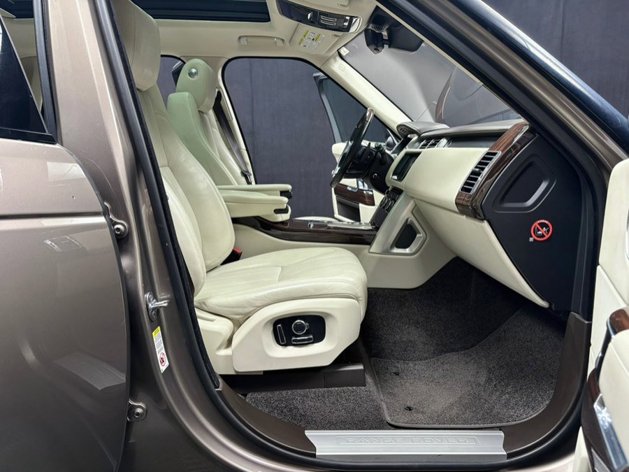Used 2017 Land Rover Range Rover HSE image 30