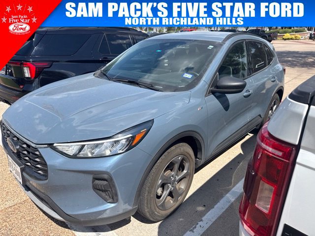 Used 2025 Ford Escape ST-Line w/ Tech Pack #1 FWD image 1