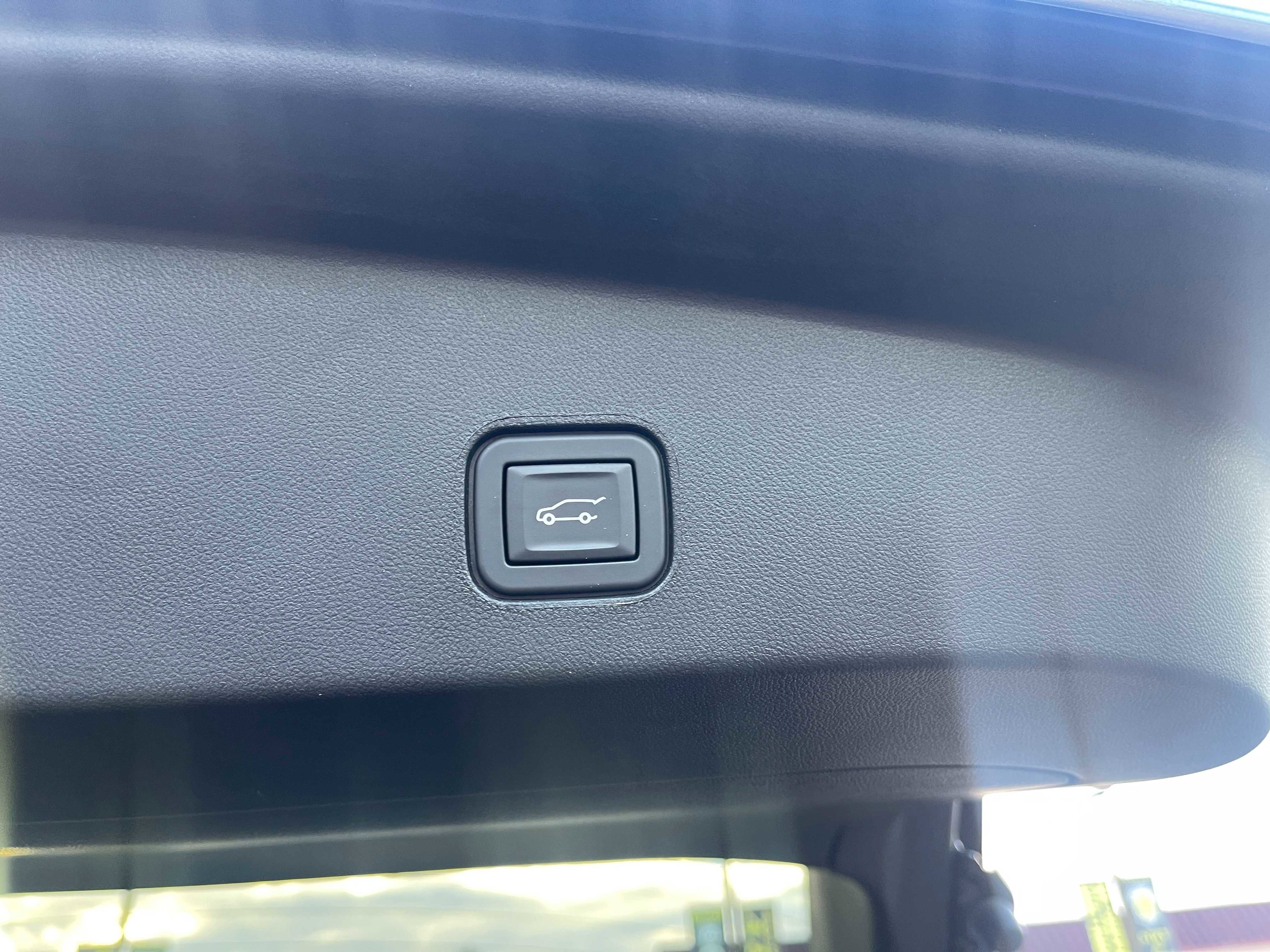 Used 2024 Cadillac Lyriq Sport image 11