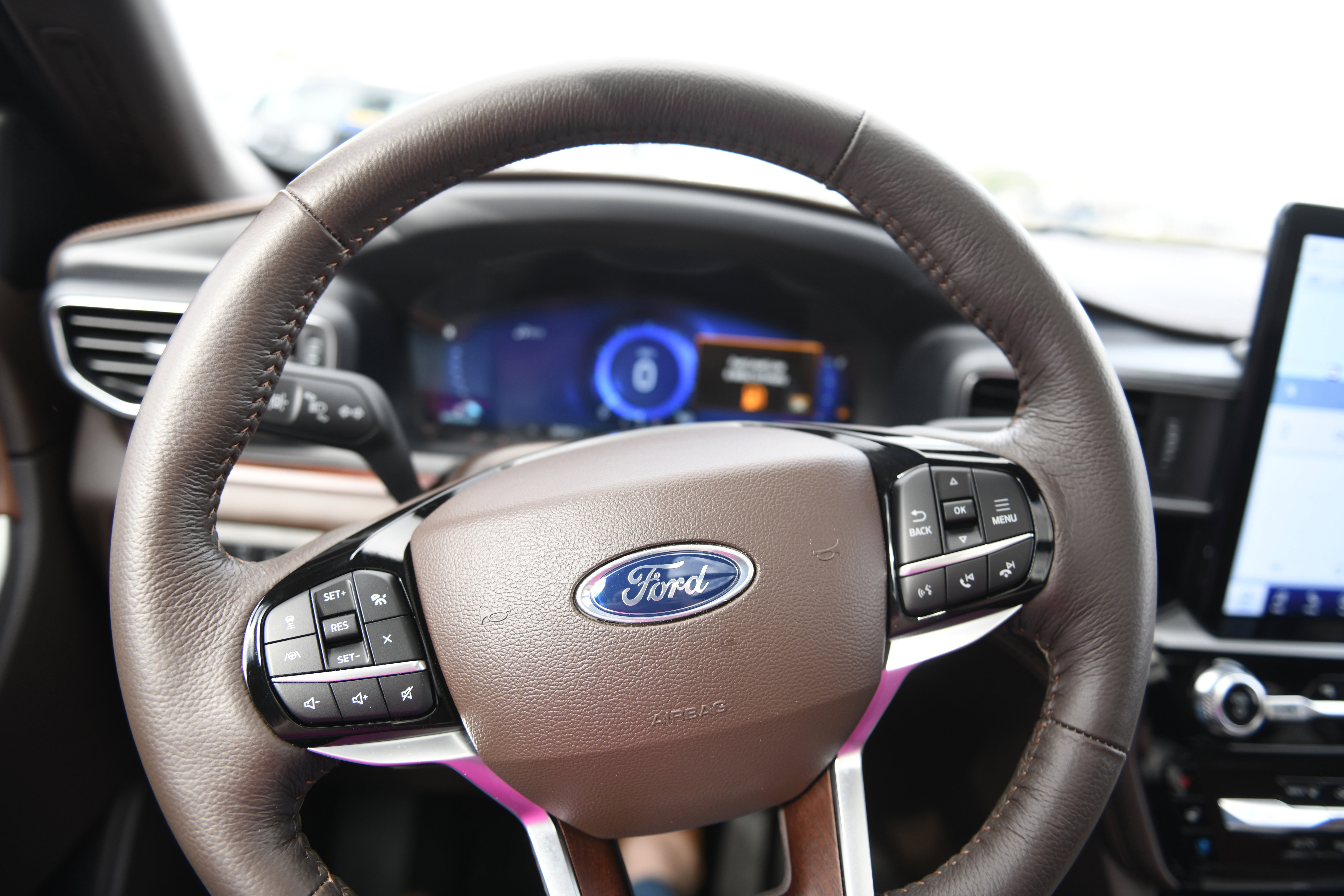 Used 2024 Ford Explorer King Ranch w/ Technology Package image 24