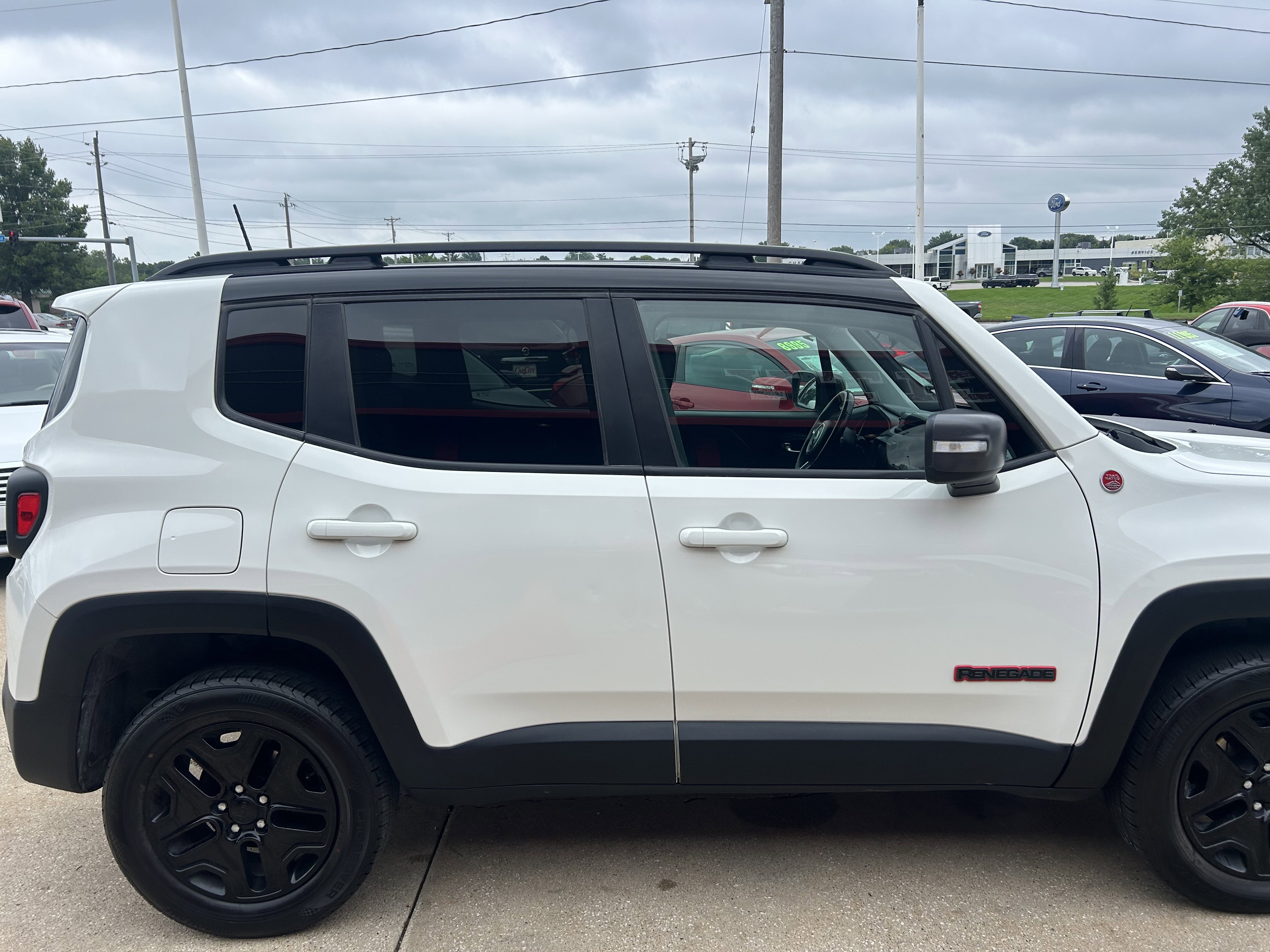 Used 2018 Jeep Renegade Trailhawk w/ UConnect 8.4 Nav Group image 4