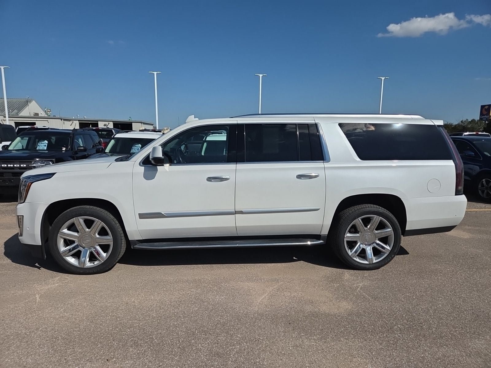 Used 2020 Cadillac Escalade ESV Premium Luxury AWD/4WD image 8