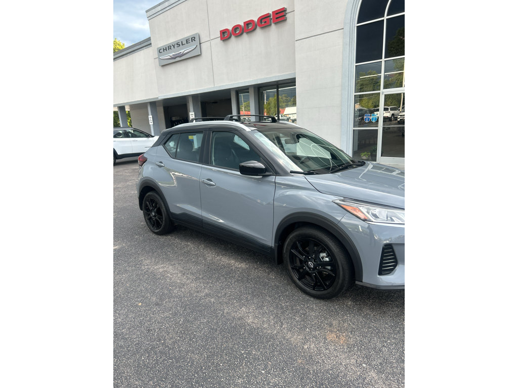 Used 2023 Nissan Kicks SV w/ Interior Electronics Package FWD image 2