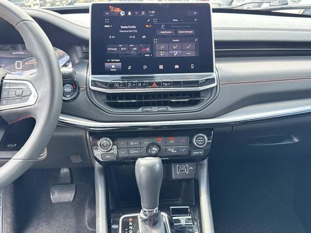 Used 2025 Jeep Compass Trailhawk image 29