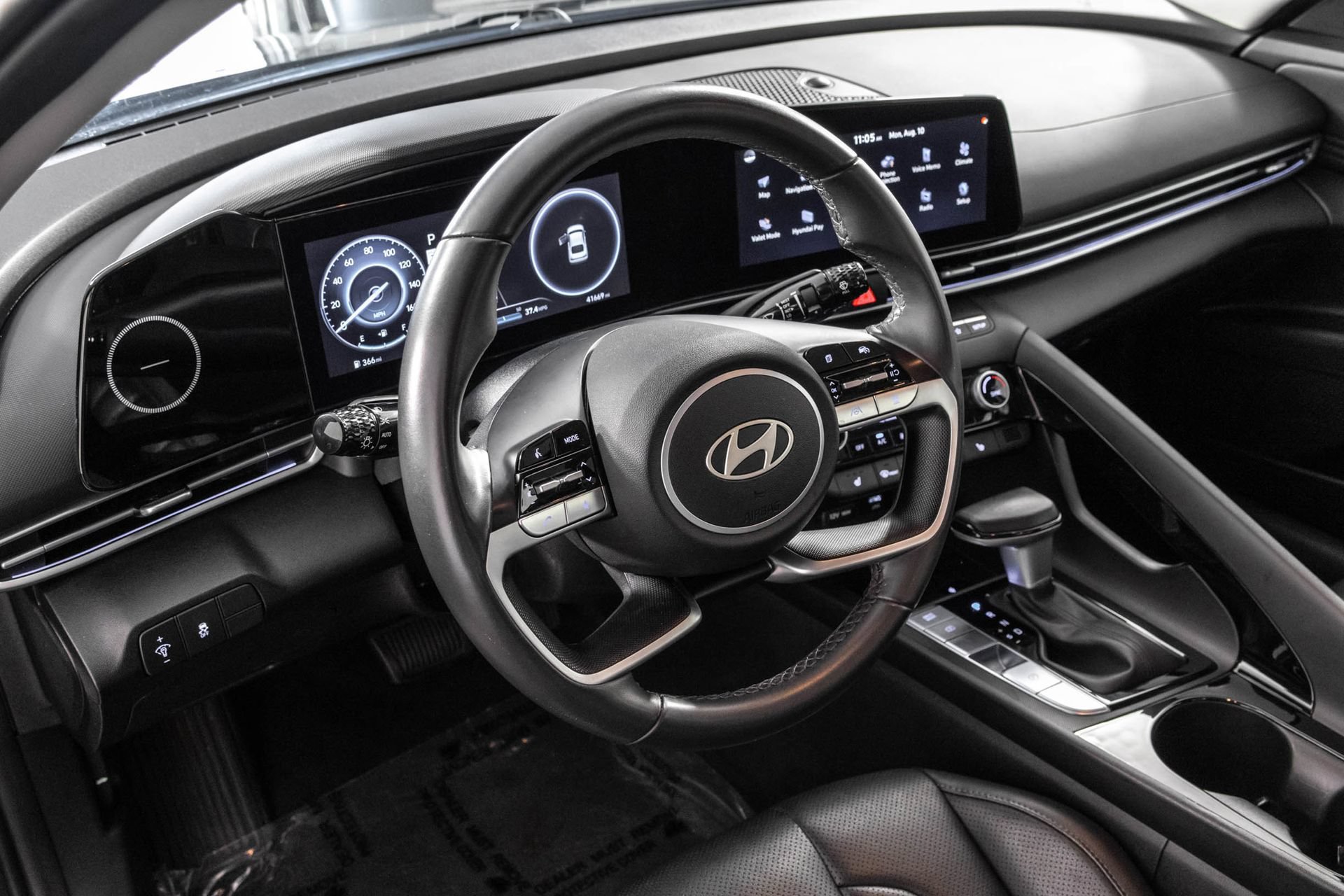 Used 2025 Hyundai Elantra Limited FWD image 5