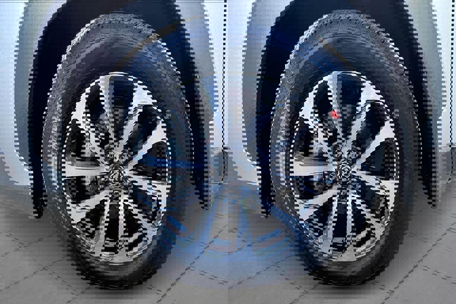 Used 2025 Toyota Corolla Cross XLE w/ Convenience Package image 11