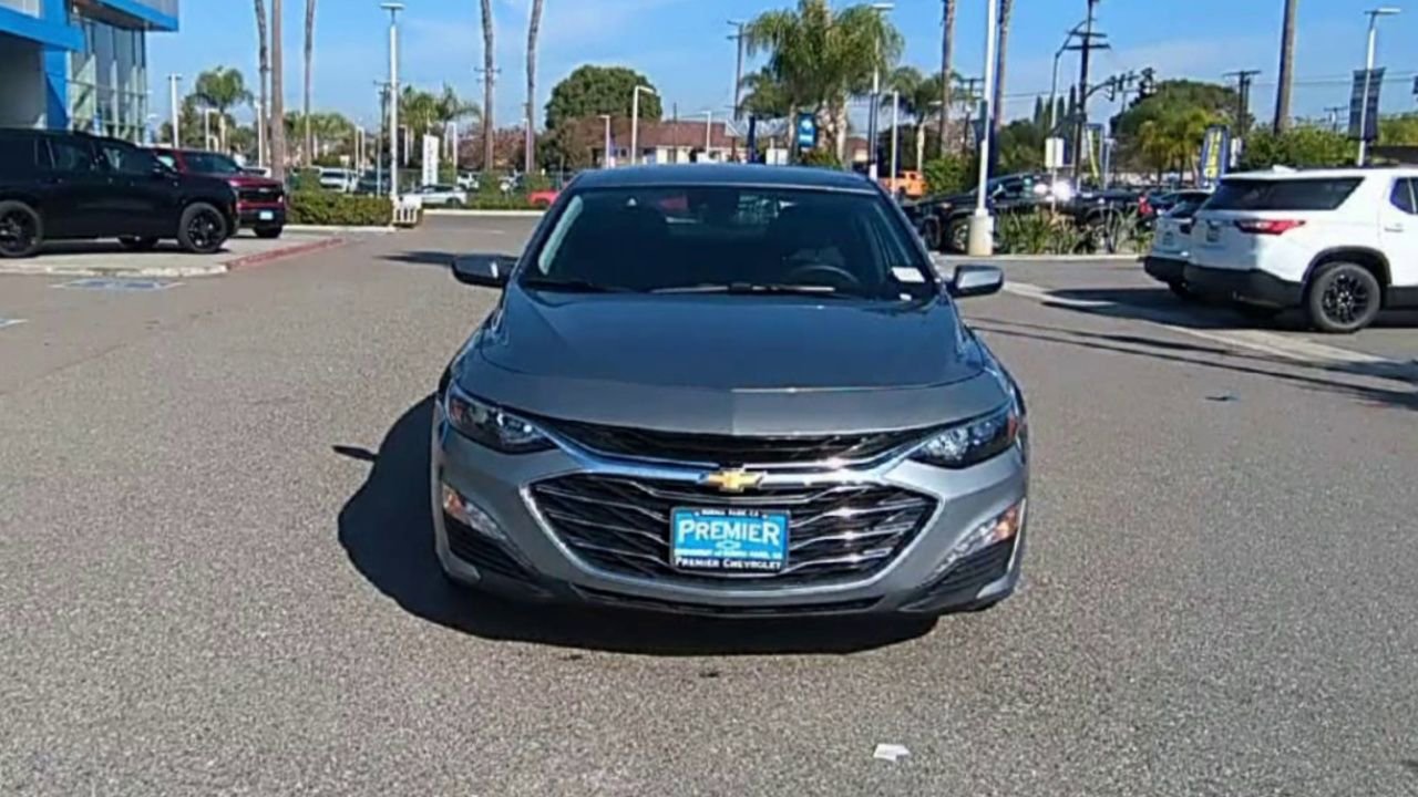 Used 2024 Chevrolet Malibu LT image 3