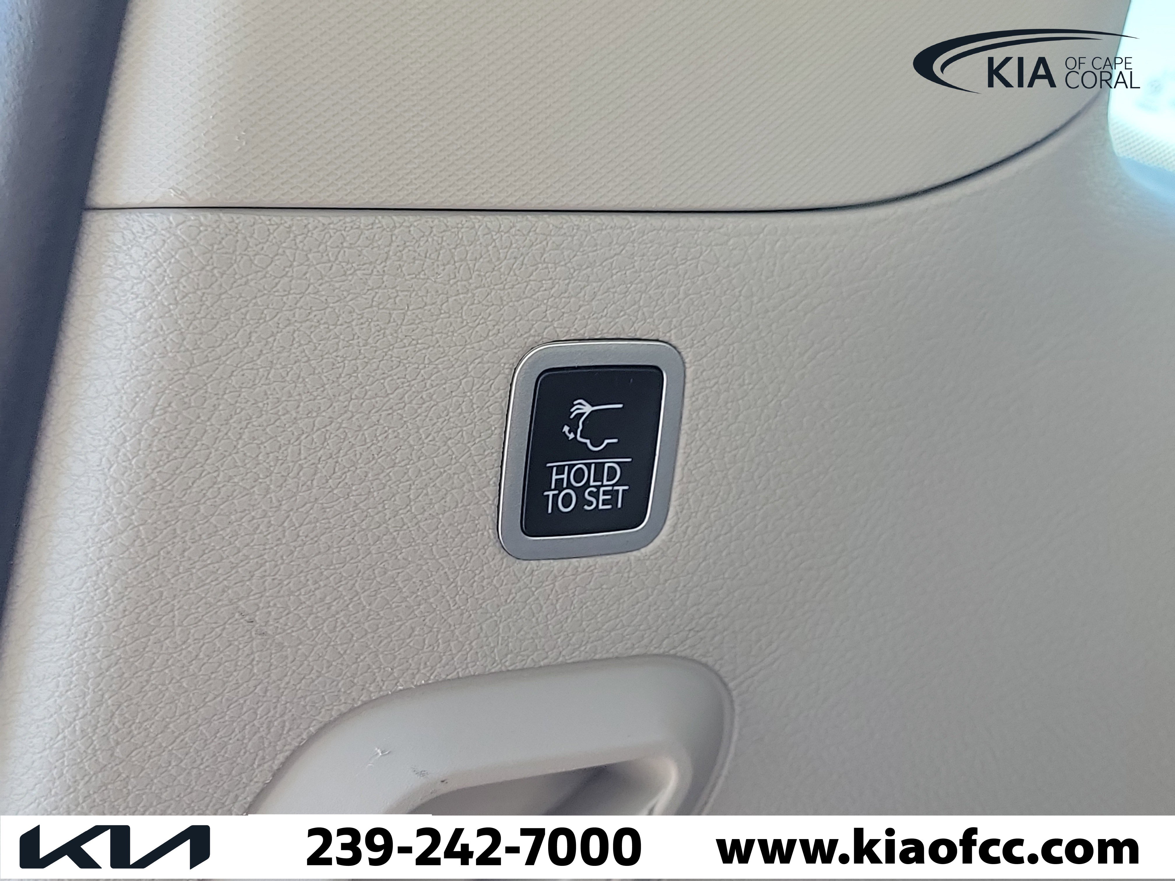 Used 2022 Jeep Wagoneer Series III w/ Flexible Seating Group image 14