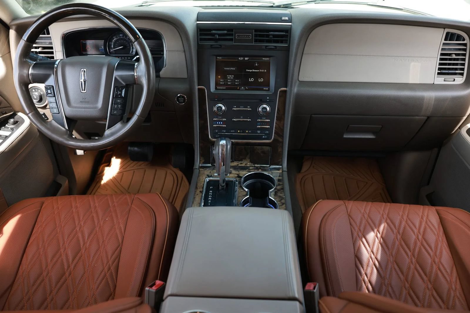 Used 2015 Lincoln Navigator L 2WD image 2