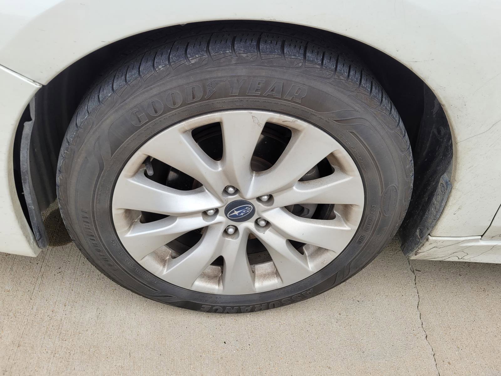 Used 2017 Subaru Legacy 2.5i Premium AWD/4WD image 2