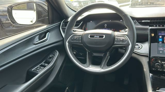 Used 2023 Jeep Grand Cherokee Altitude AWD/4WD image 23