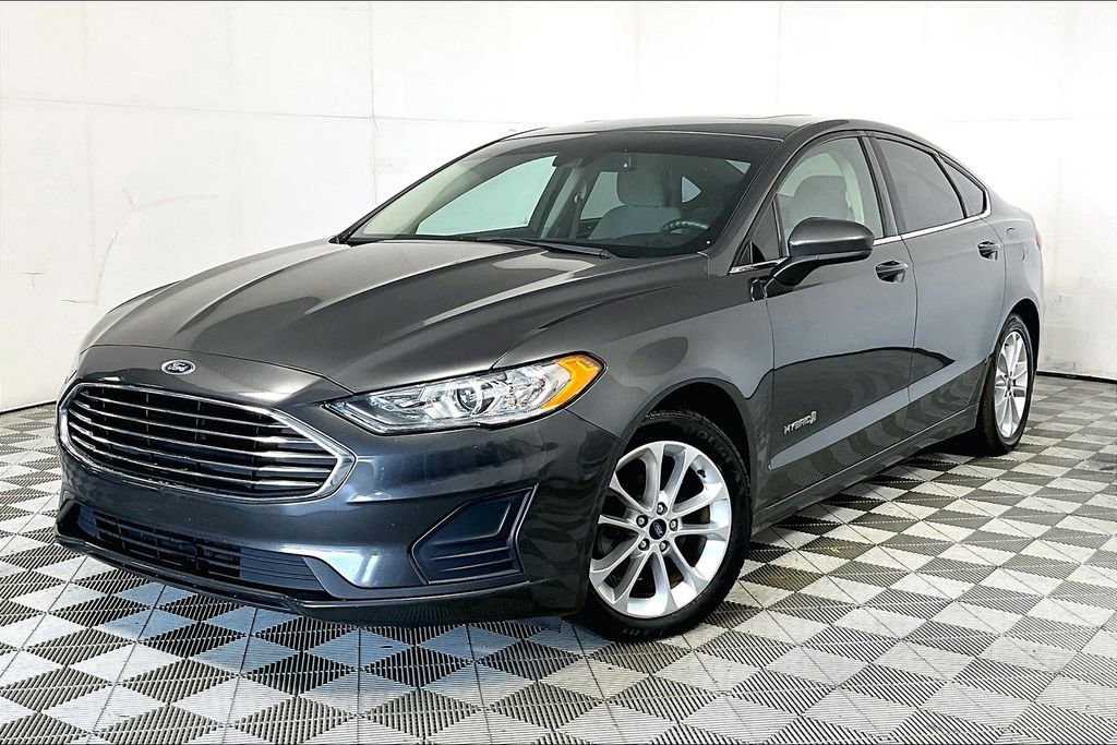 Used 2019 Ford Fusion SE image 2