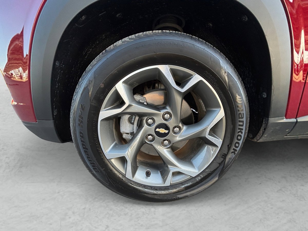 Used 2025 Chevrolet Trax LT image 28