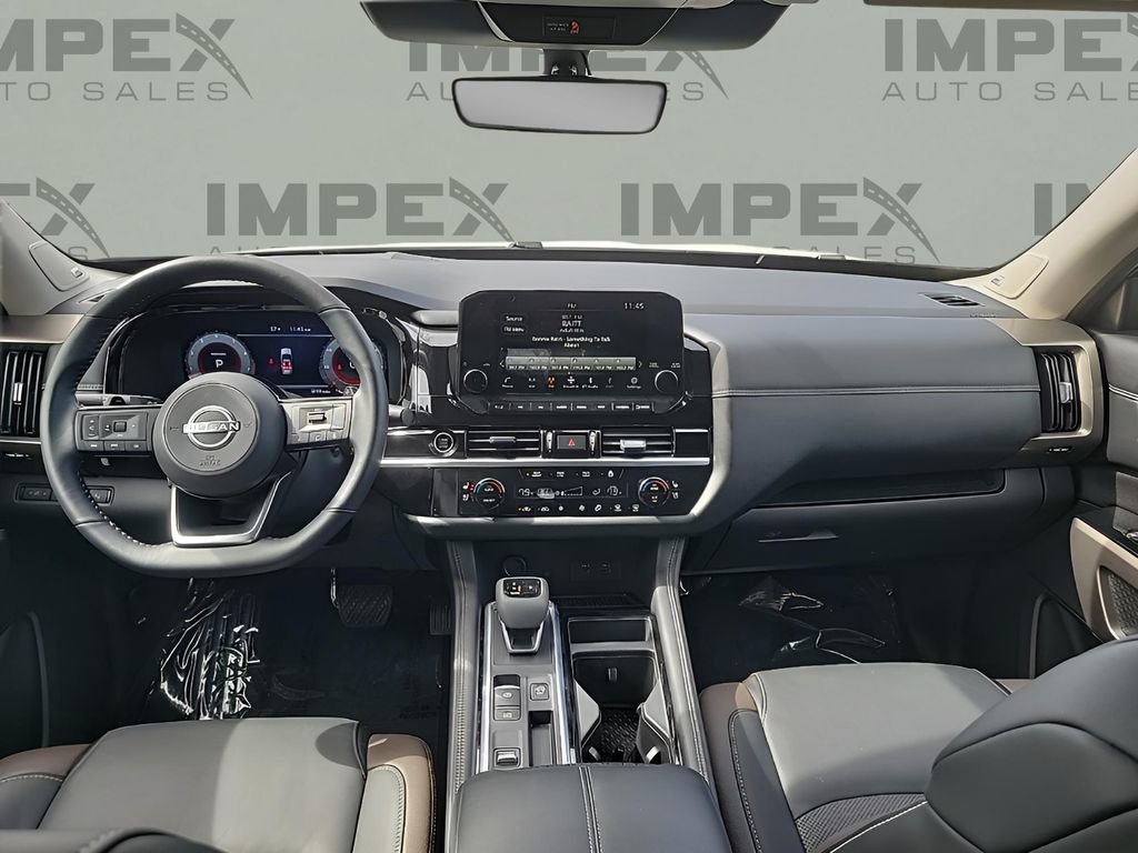 Used 2024 Nissan Pathfinder Platinum image 15