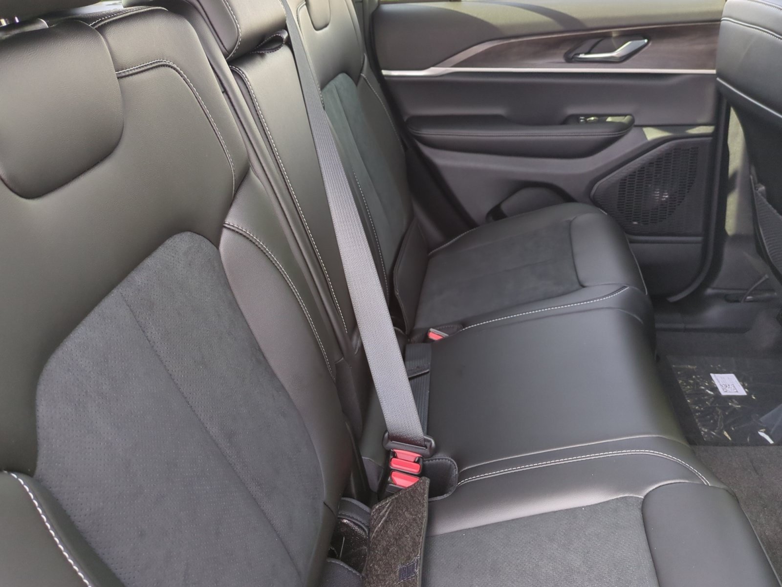 New 2026 Jeep Grand Cherokee Altitude AWD/4WD image 18