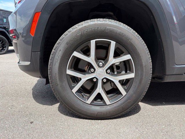 Used 2023 Jeep Grand Cherokee L Limited AWD/4WD image 21