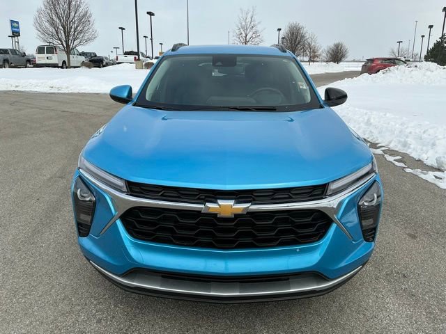 Used 2025 Chevrolet Trax LT w/ Driver Confidence Package image 9