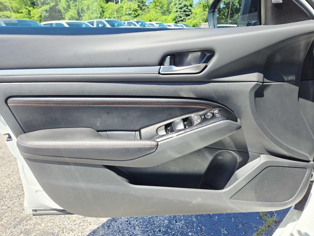 Used 2023 Nissan Altima 2.5 SR FWD image 32