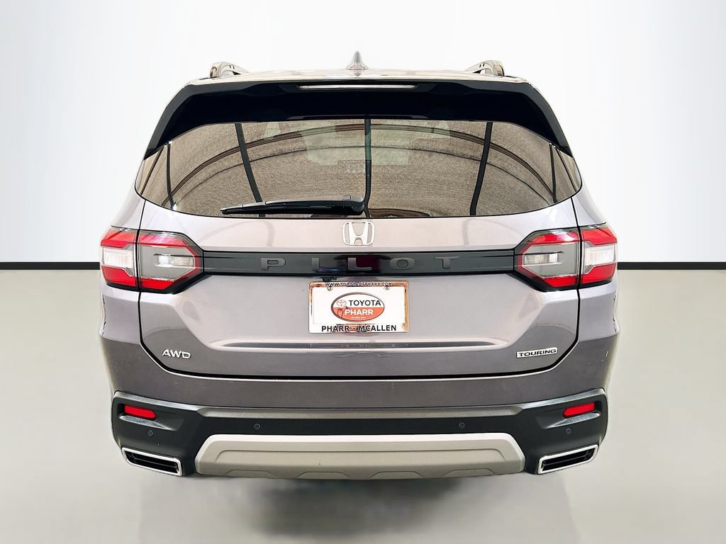 Used 2025 Honda Pilot Touring image 5