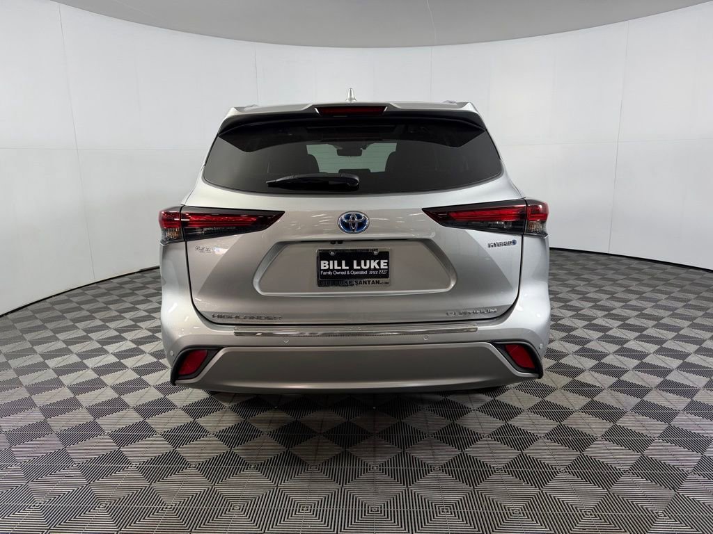 Used 2024 Toyota Highlander Platinum image 9