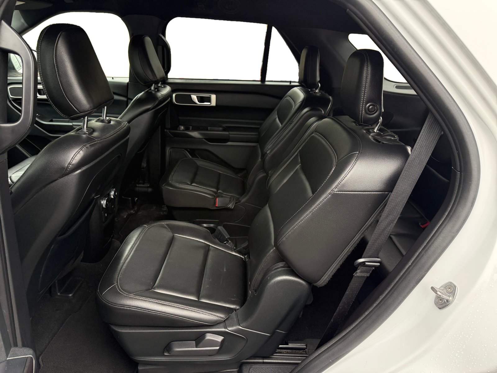 Used 2020 Ford Explorer XLT w/ Equipment Group 202A RWD image 16