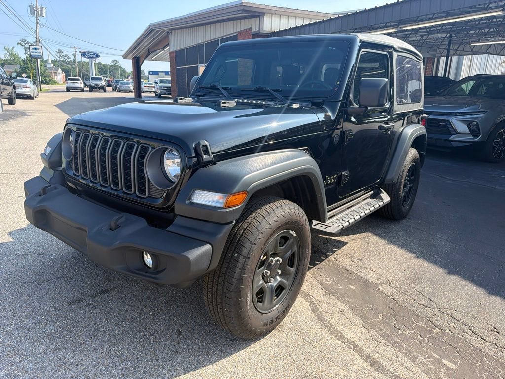 Used 2025 Jeep Wrangler Sport AWD/4WD image 2