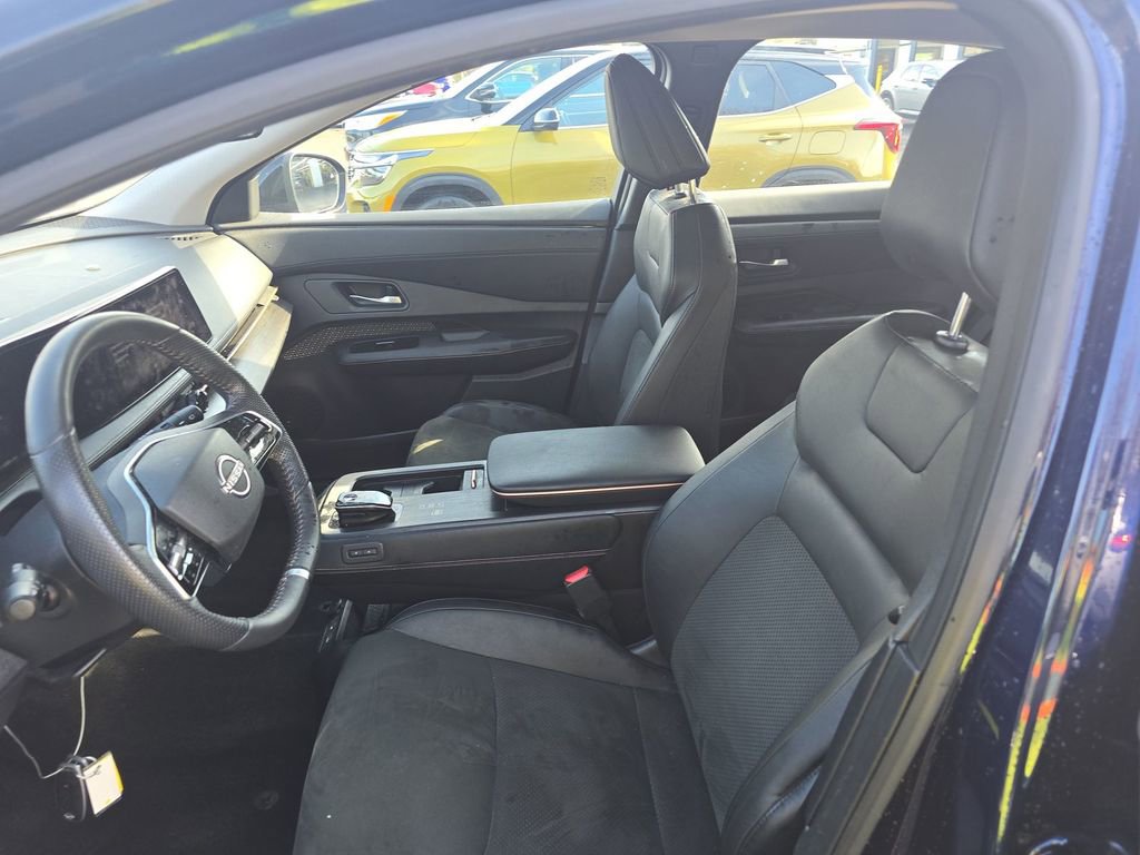 Used 2023 Nissan Ariya AWD image 3