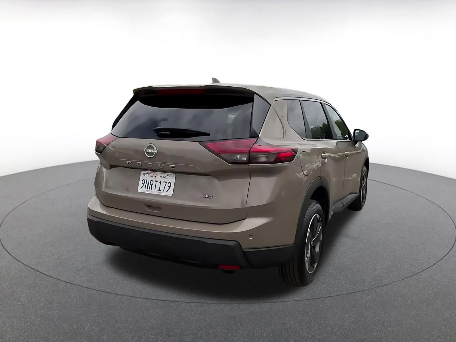Used 2025 Nissan Rogue SV AWD/4WD image 14