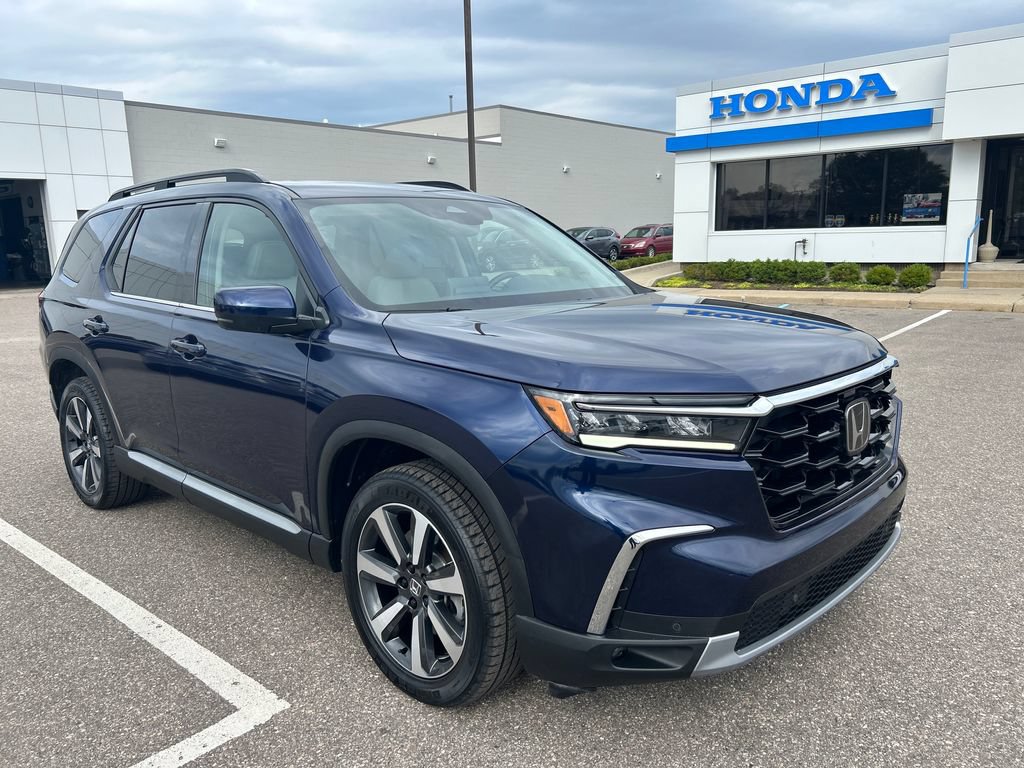 Certified 2024 Honda Pilot Touring image 2