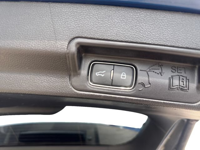 Used 2020 Ford Explorer XLT w/ Equipment Group 202A AWD/4WD image 13