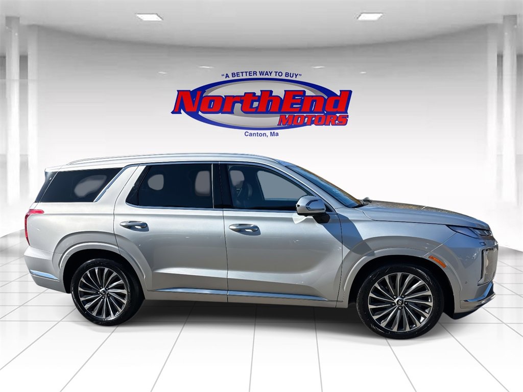 Used 2024 Hyundai Palisade Calligraphy image 2