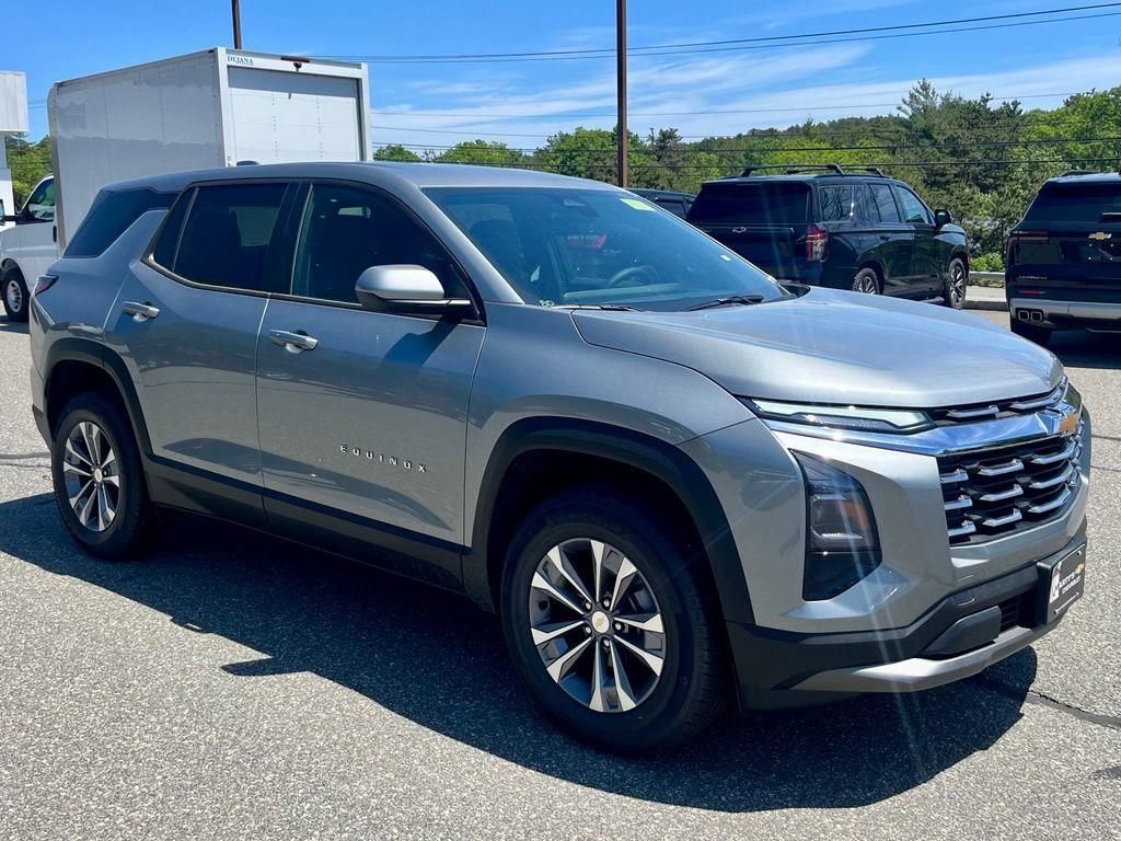 New 2026 Chevrolet Equinox LT w/ Convenience Package II AWD/4WD image 8