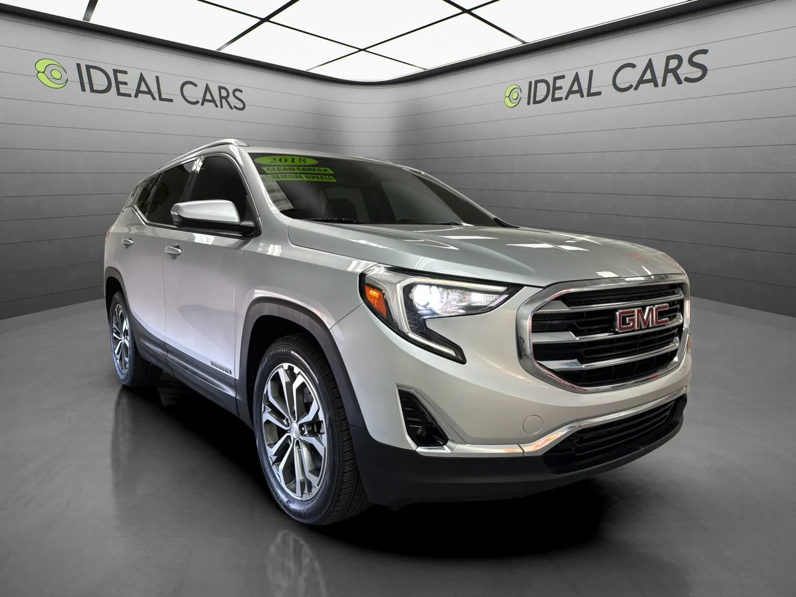 Used 2018 GMC Terrain SLT w/ Preferred Package FWD image 3