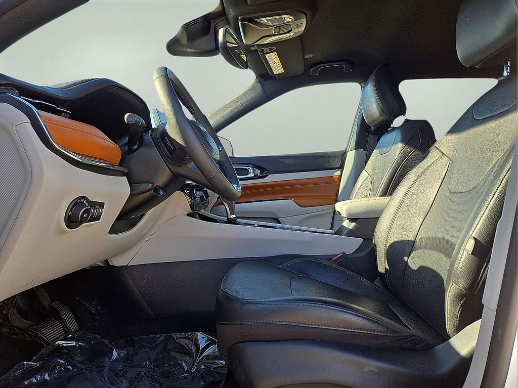 Used 2023 Jeep Compass Limited image 22