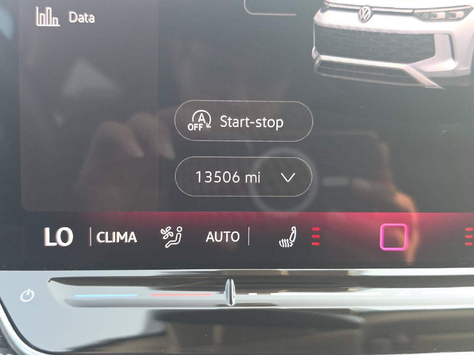 Certified 2025 Volkswagen Tiguan SE AWD/4WD image 2