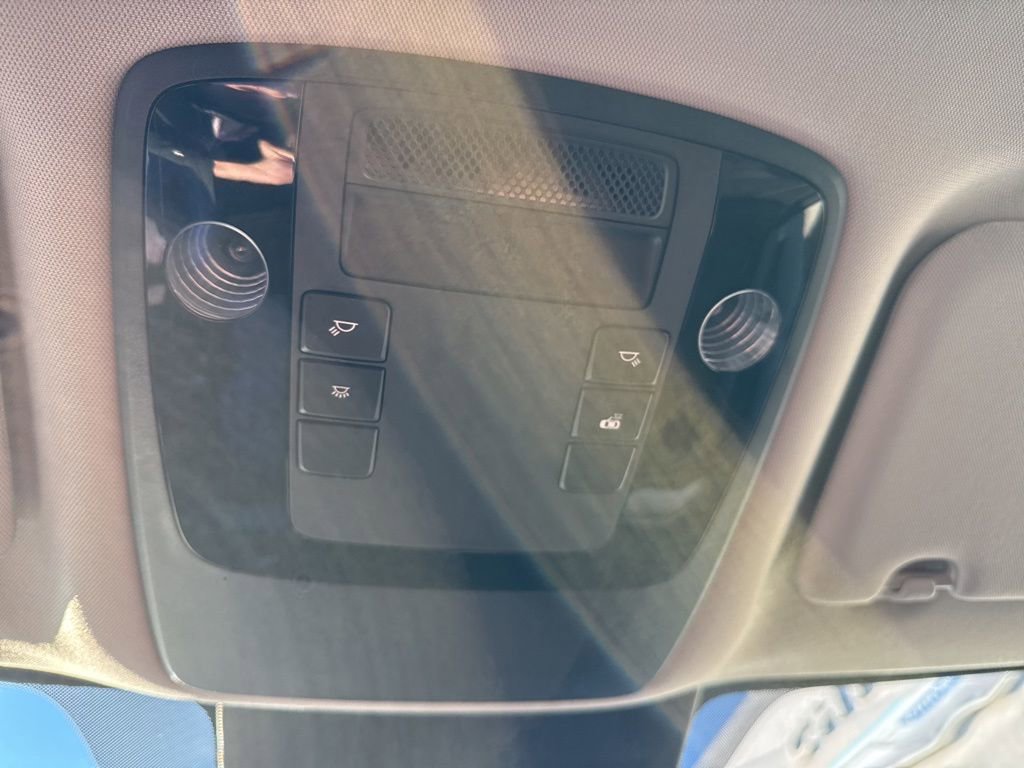 Used 2024 Kia Carnival LX image 24